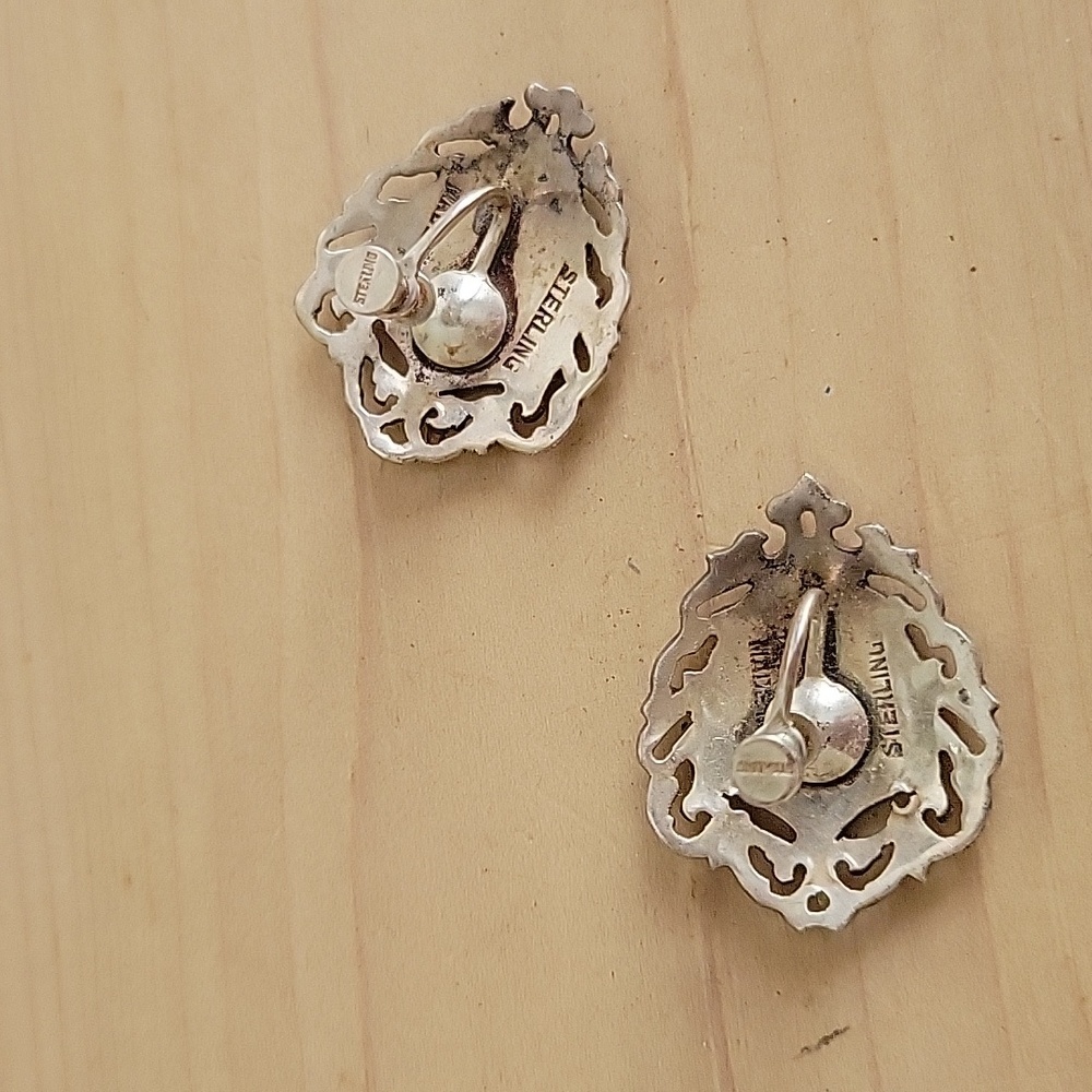 Vintage Siam Sterling Silver Screw Back Earrings - Picture 3 of 5